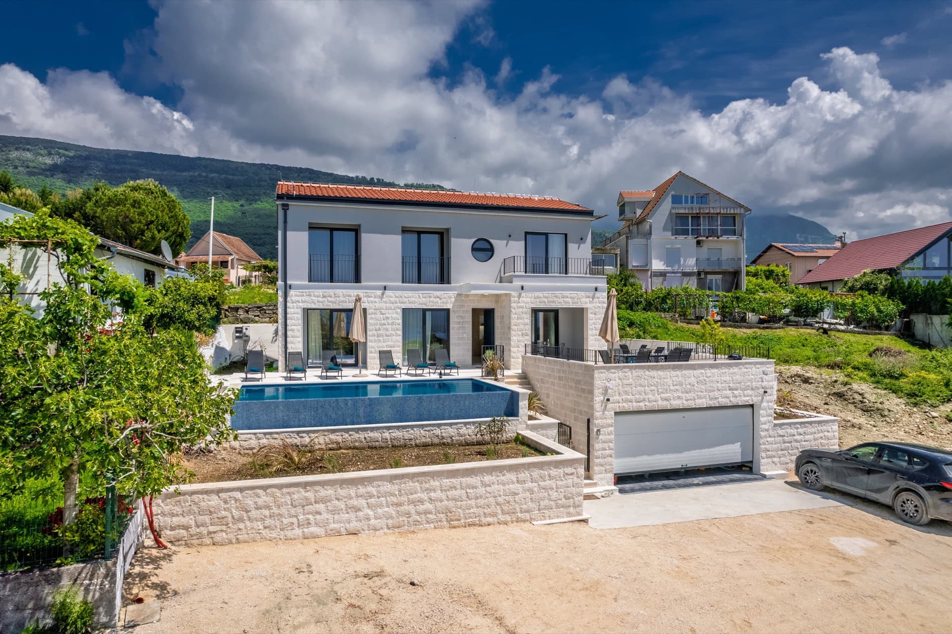 Villa in Tivat Nr. 2435 — Immobilienfoto 2