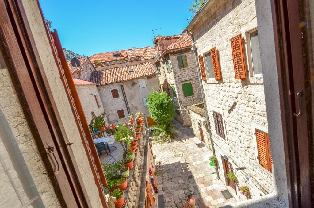 House in Kotor No. 1903 — property photo 9