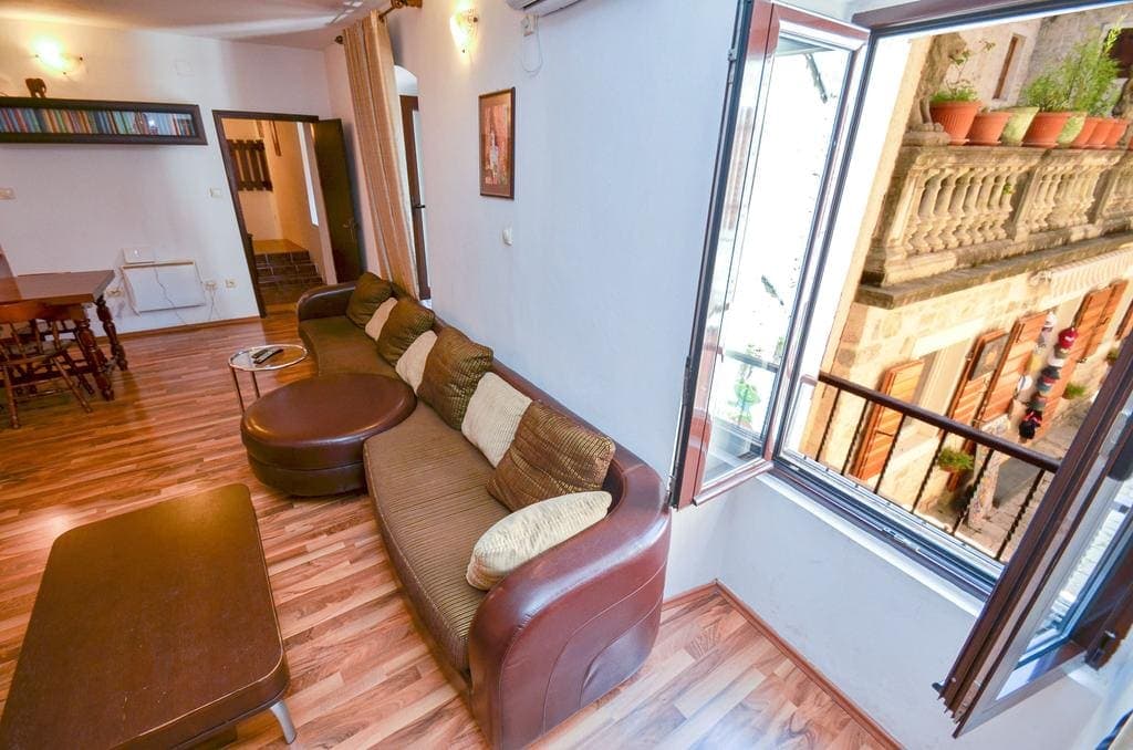 House in Kotor No. 1903 — property photo 11