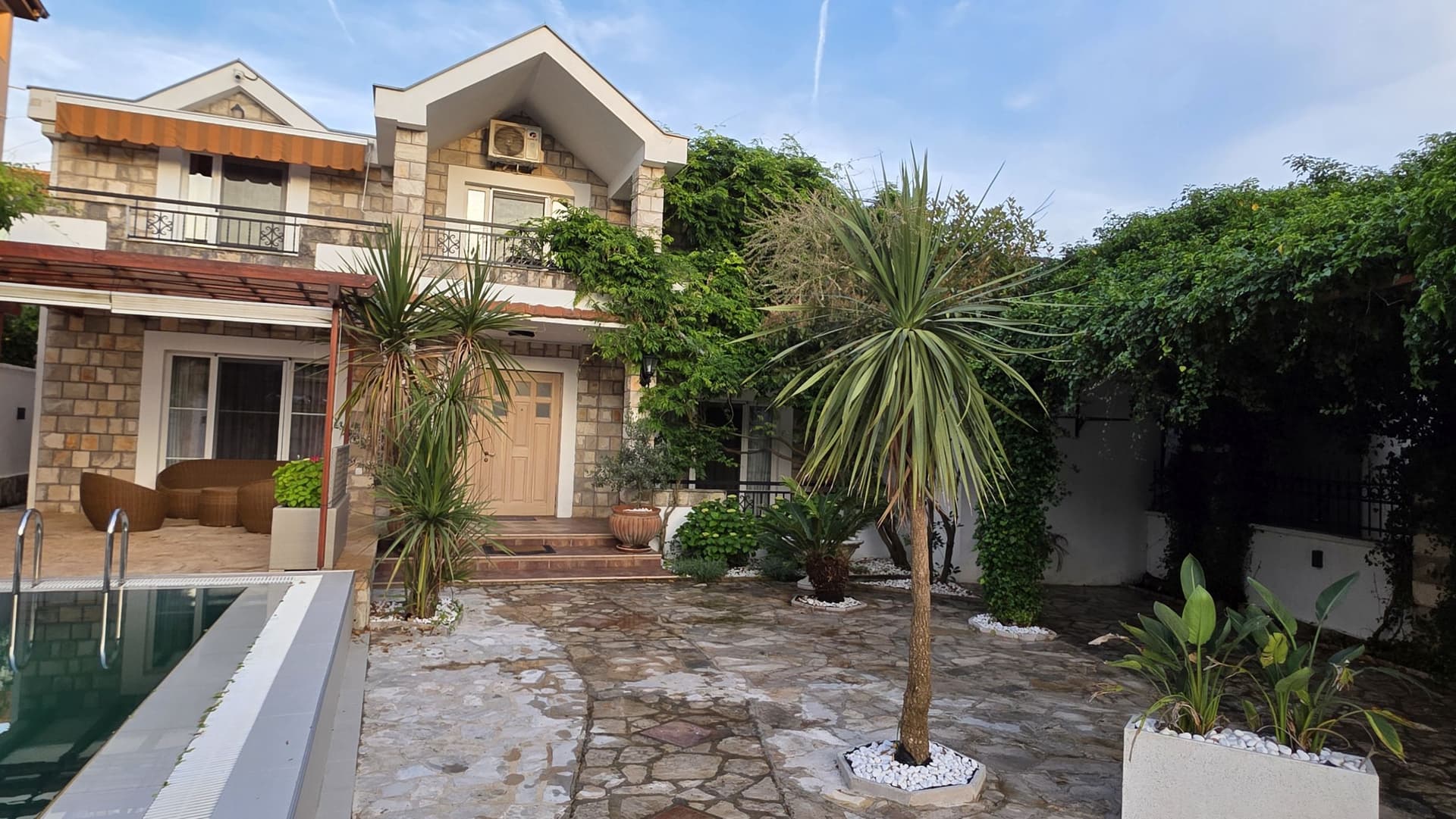 Haus in Tivat Nr. 2545 — Immobilienfoto 24