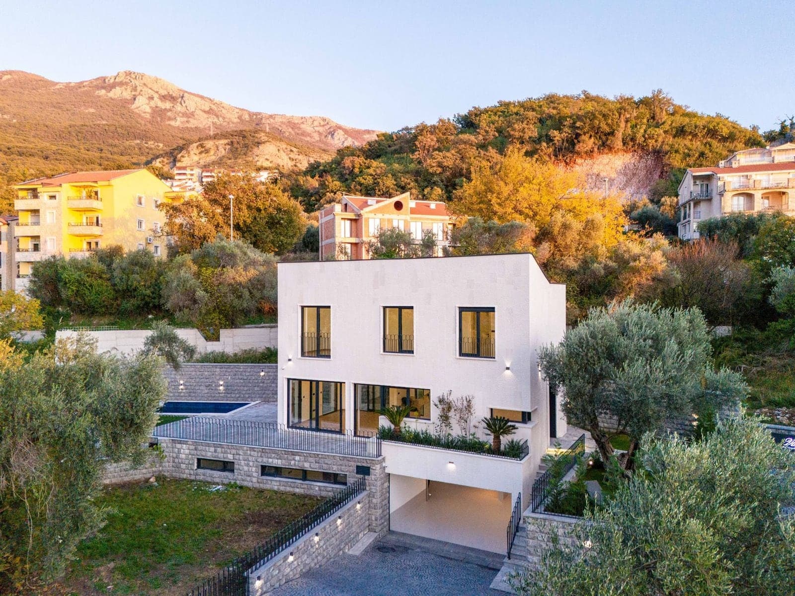 Villa in Kamenovo No. 2606 — Budva