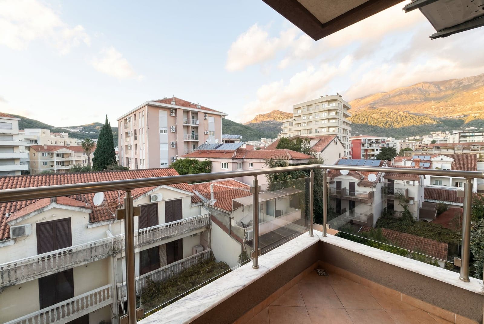 Apartment in Budva #2790 — property photo 2