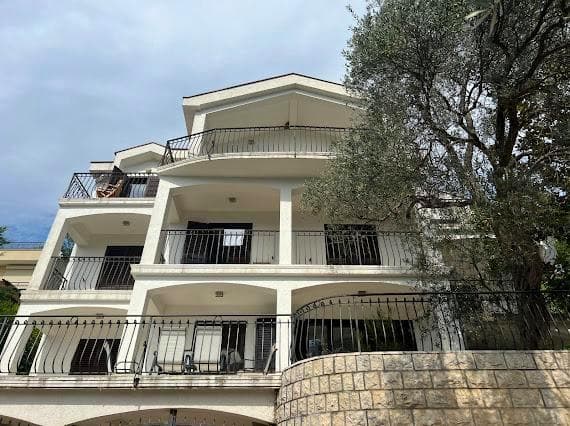 Villa in Budva Nr. 2319