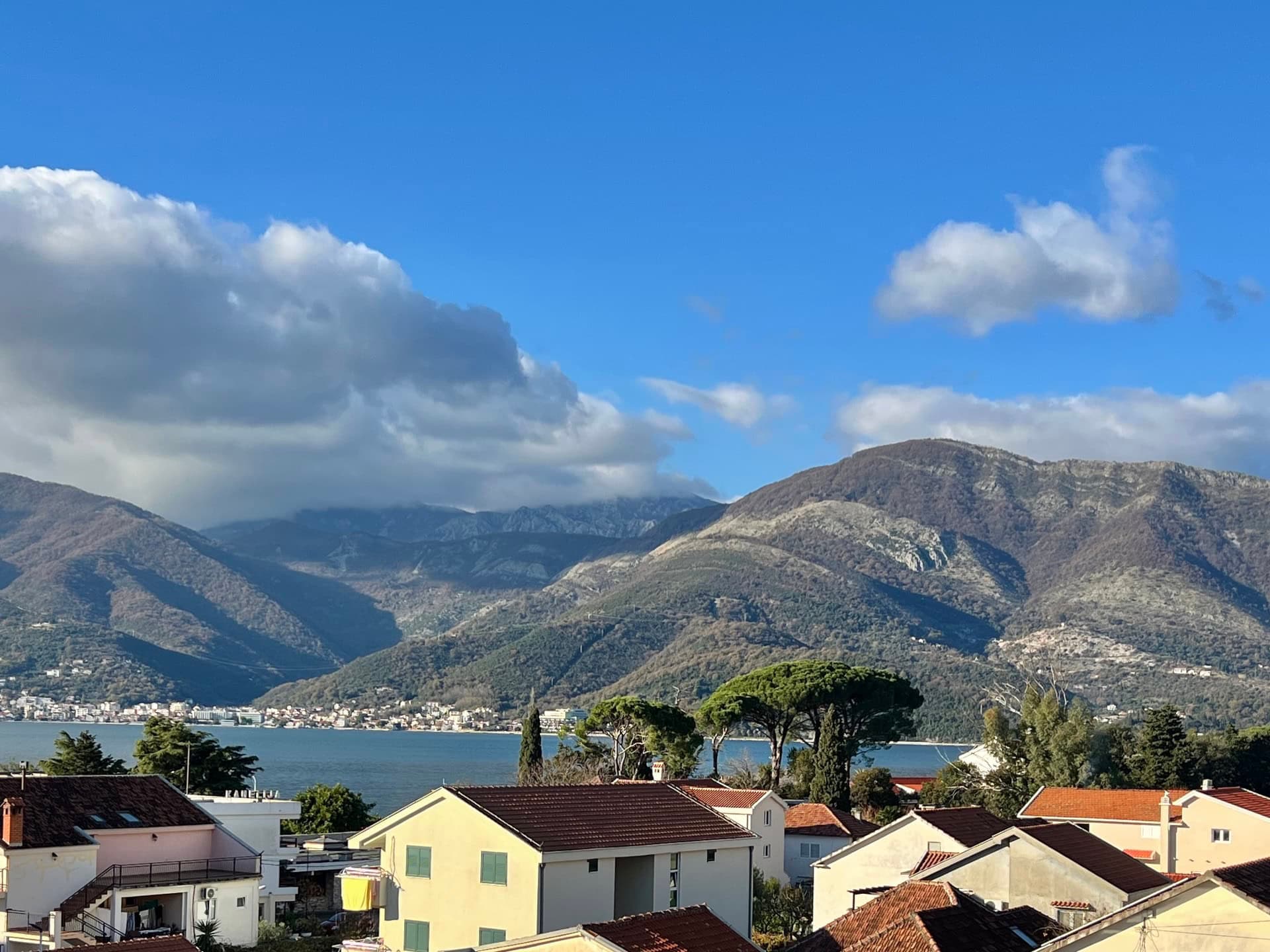 Stan u Tivtu br. 2425 — Tivat, Tivat
