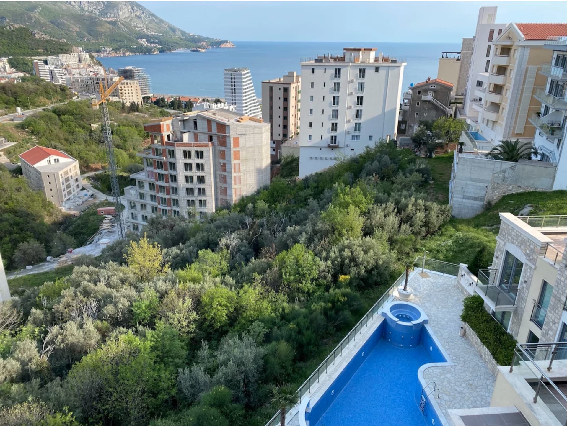 Three-bedroom apartment in Bečići No. 2099 — Becici, Becici