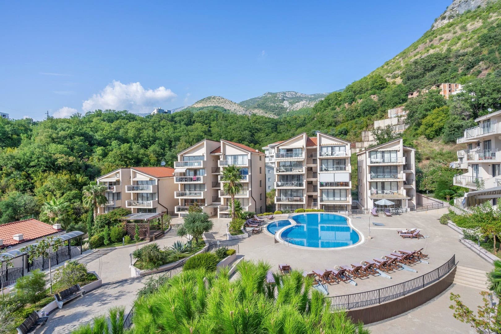Apartment in a complex in Pržno No. 1769 — Budva
