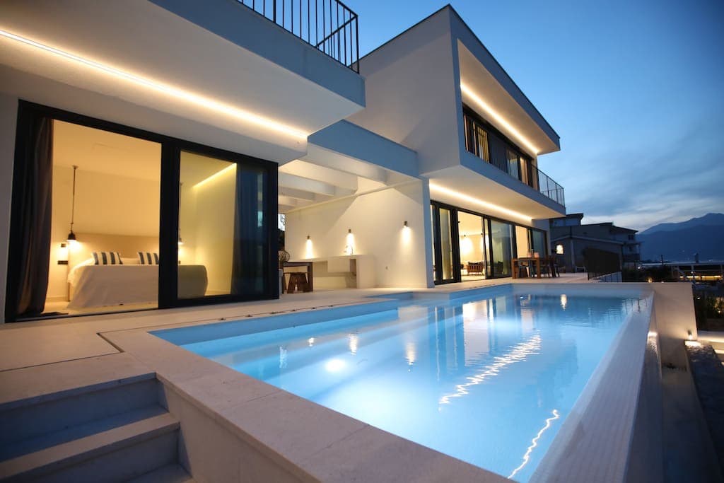 Vila na prvoj liniji br. 1695 — Tivat, Tivat