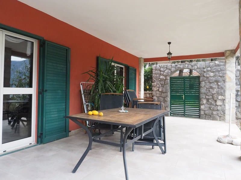 Villa in Dobrota Nr. 1393 — Kotor