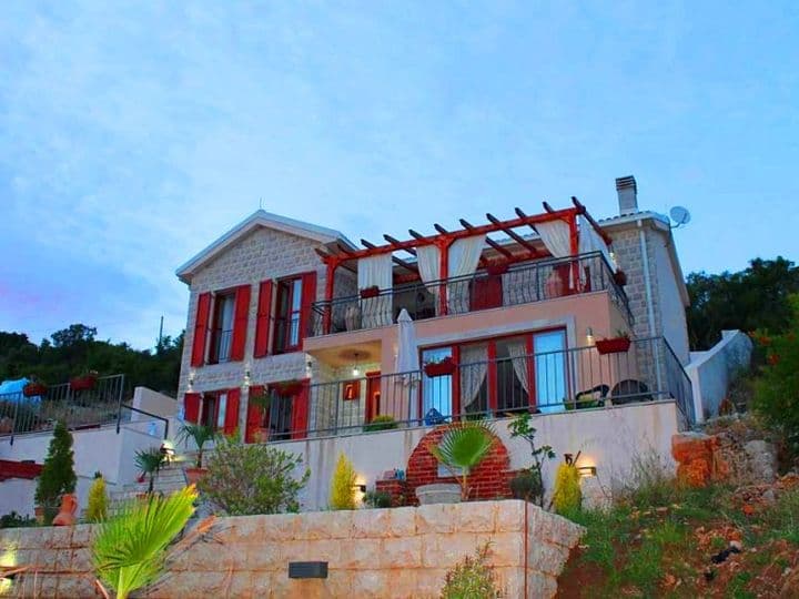 Villa in Krimovica Nr. 1291 — Budva