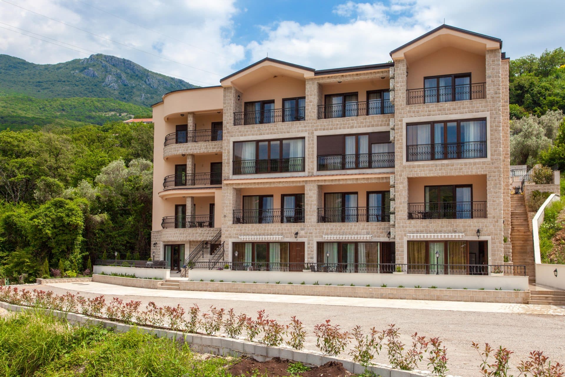 Wohnungen in Kamenovo Nr. 1072 — Budva