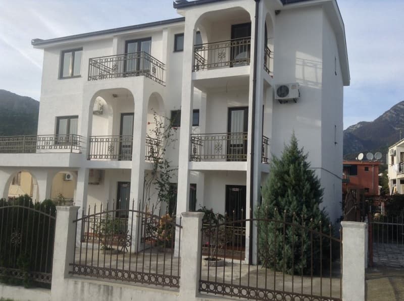House in Sutomore No. 927 — Bar