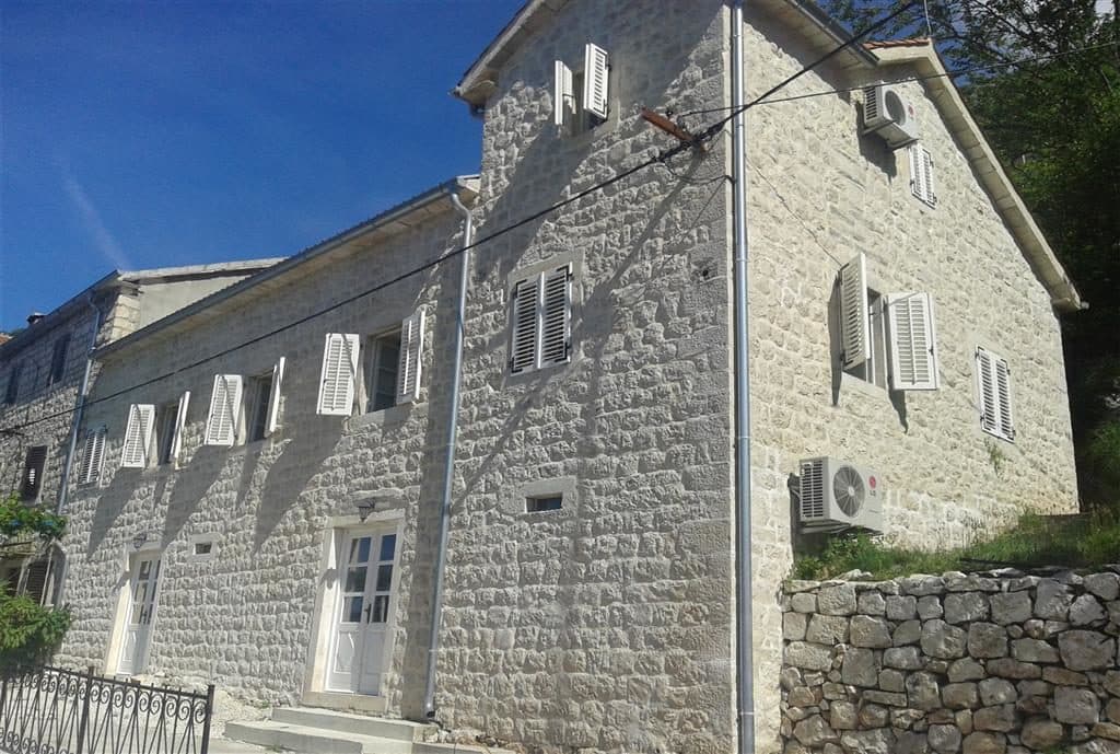 Villa in Dražin Vrt No. 704 — Kotor