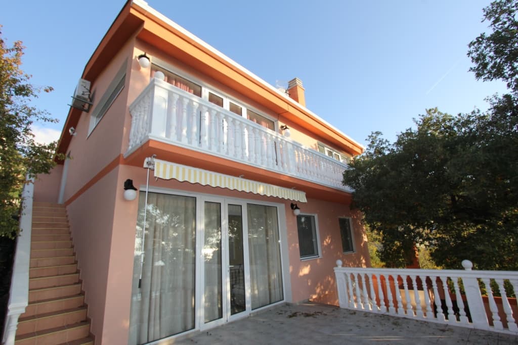 House in Ratac No. 666 — Bar