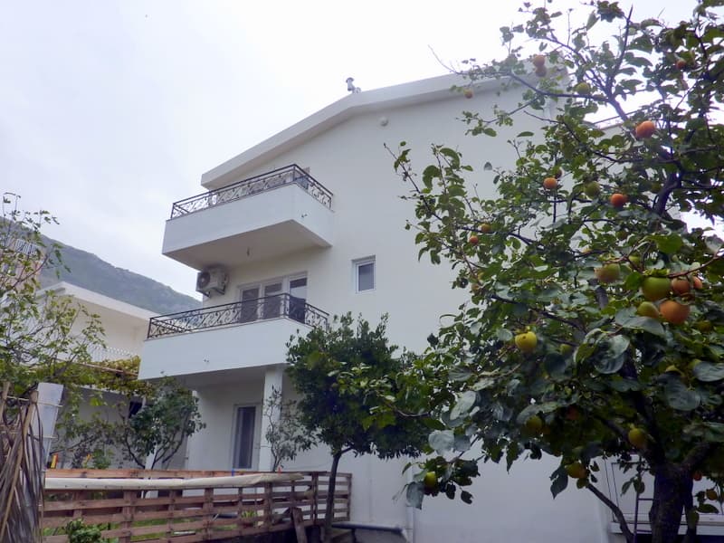 House in Sutomore No. 352 — Bar