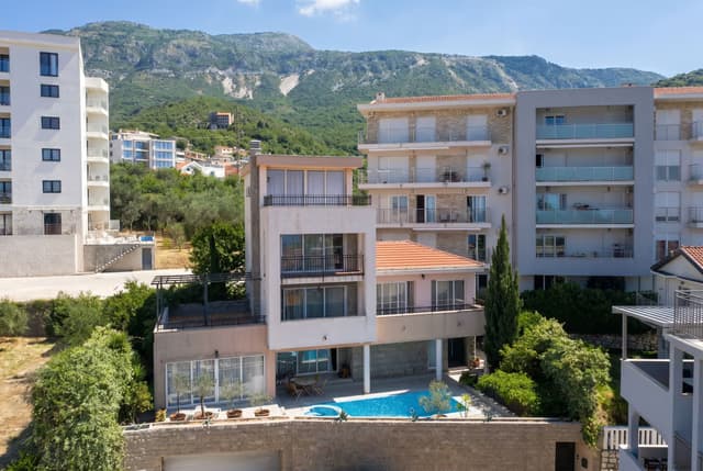 Villa in Becici #2750
