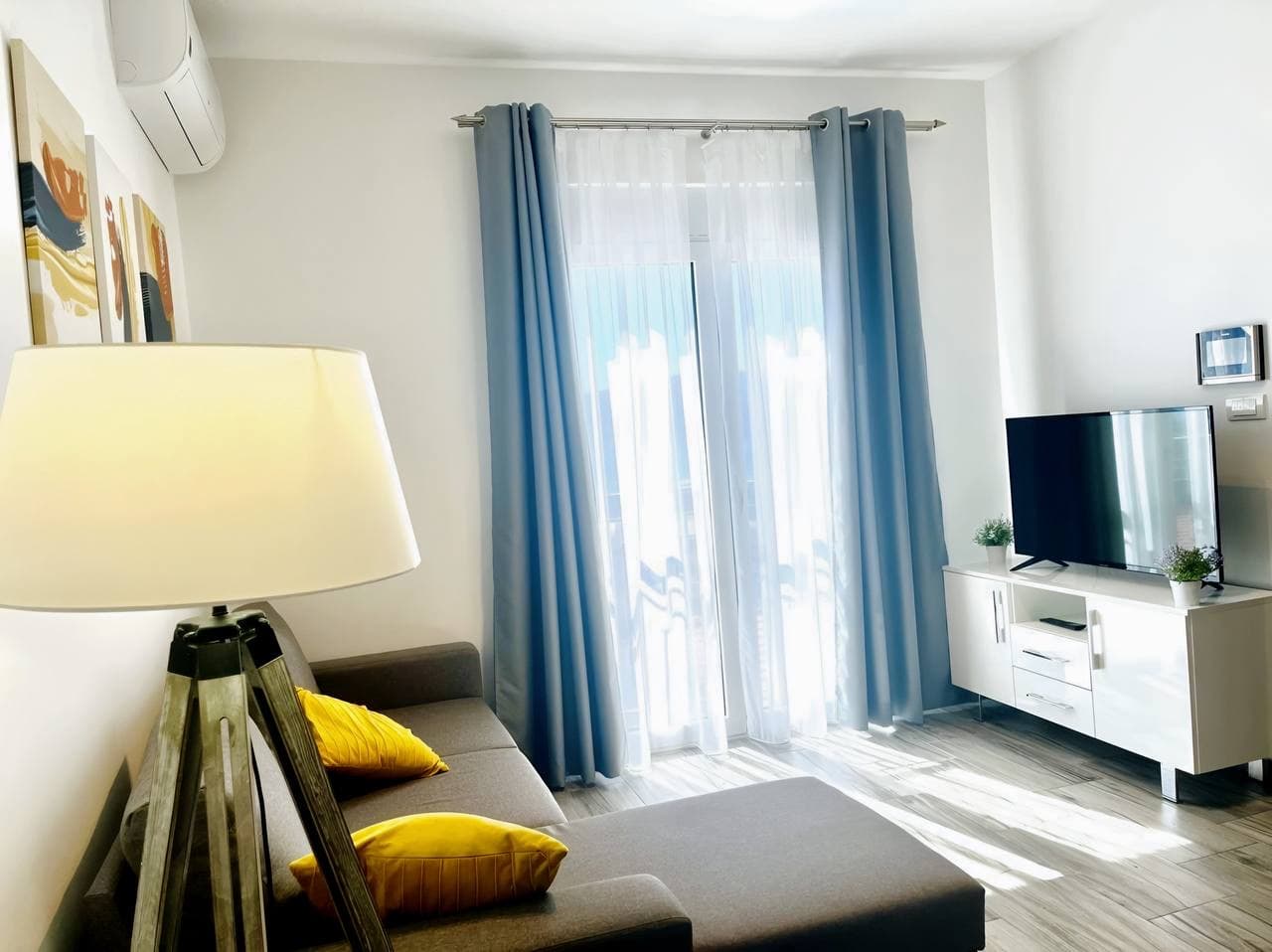STYLISH 1-BEDROOM APARTMENT WITH SEA VIEW FOR SALE!