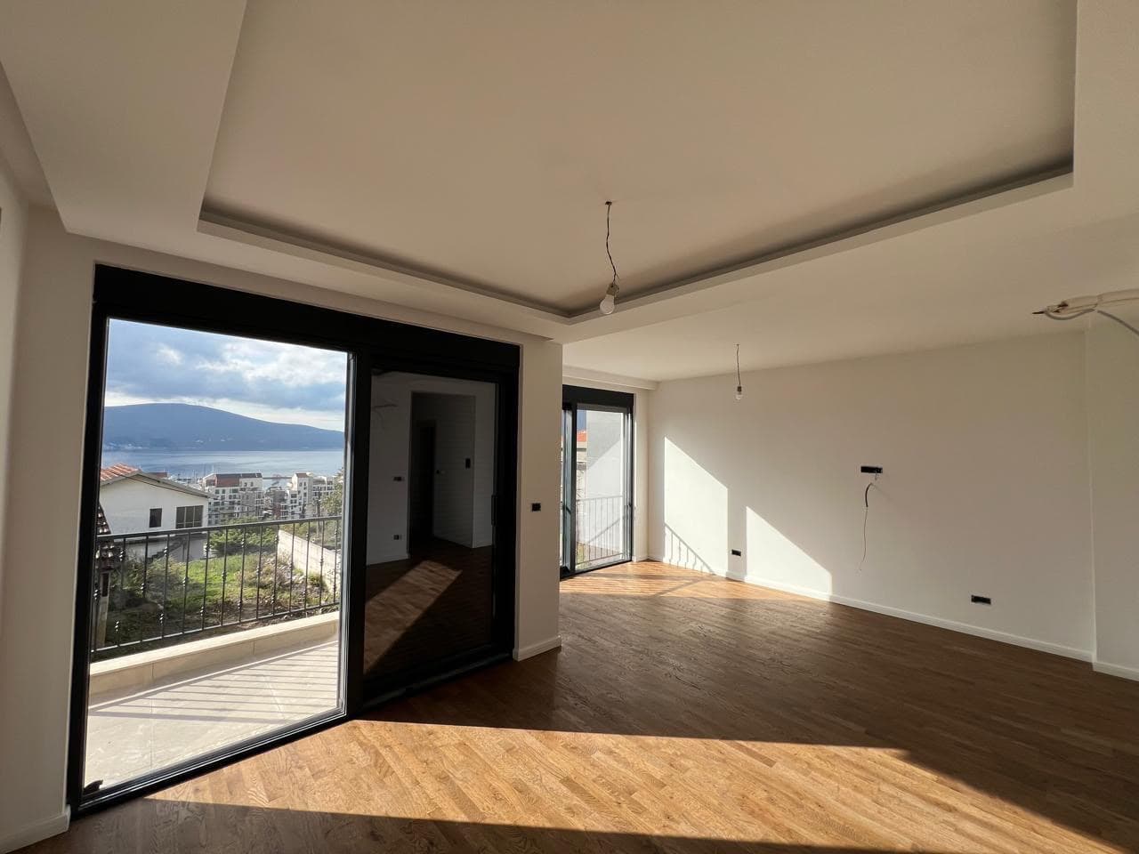 Dupleks stan sa pogledom na more i zajedničkim bazenom, Podkuk, Tivat