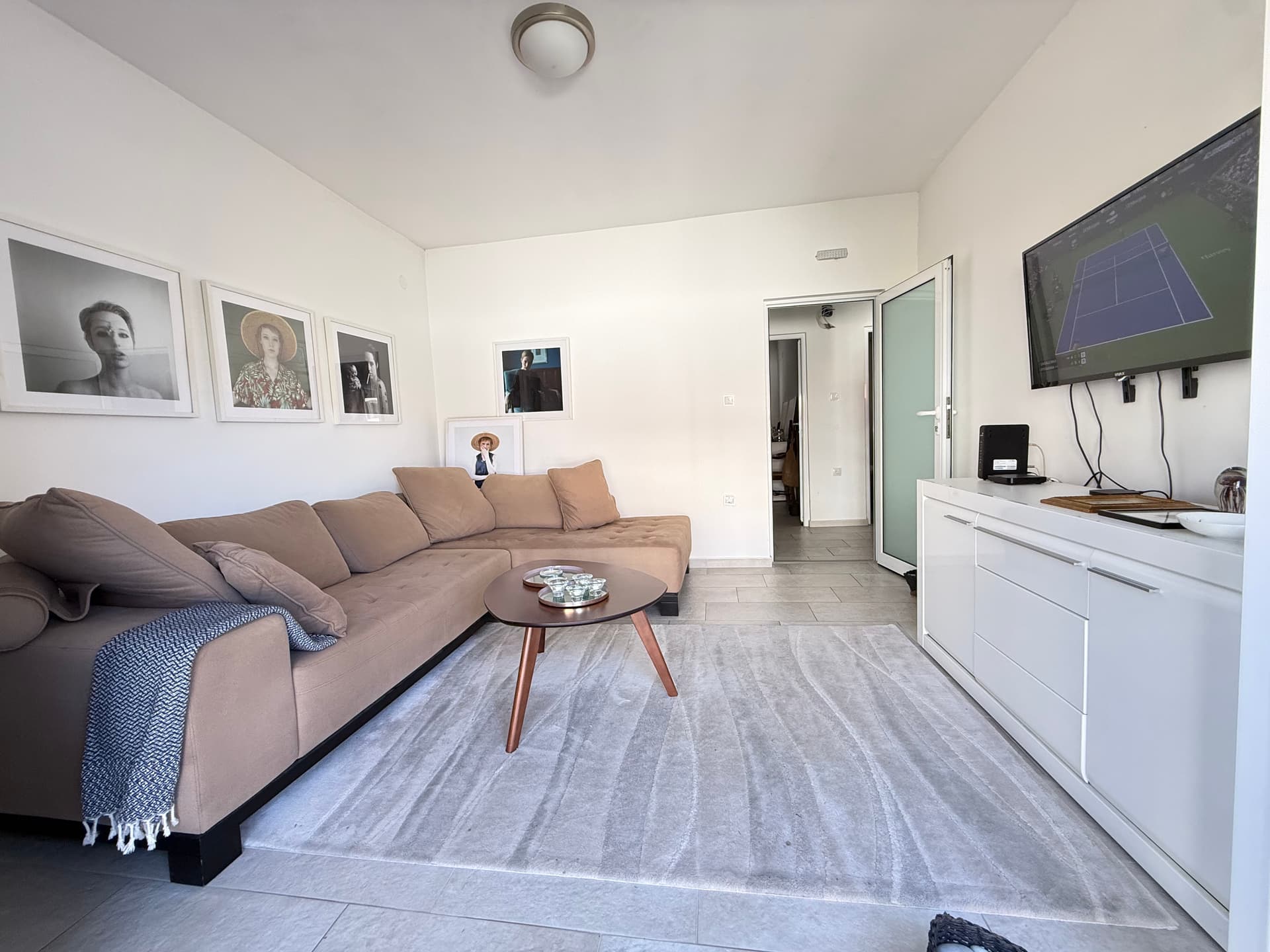 Spacious 3-room apartment on a separate floor in Seljanovo, Tivat