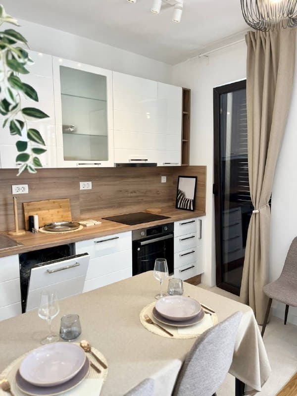 Neue 1-Zimmer-Wohnung mit Terrasse zur Miete in Podkuk, Tivat