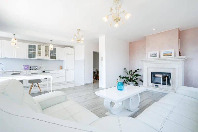 Penthouse mit Panoramaterrasse und Meerblick in Tivat